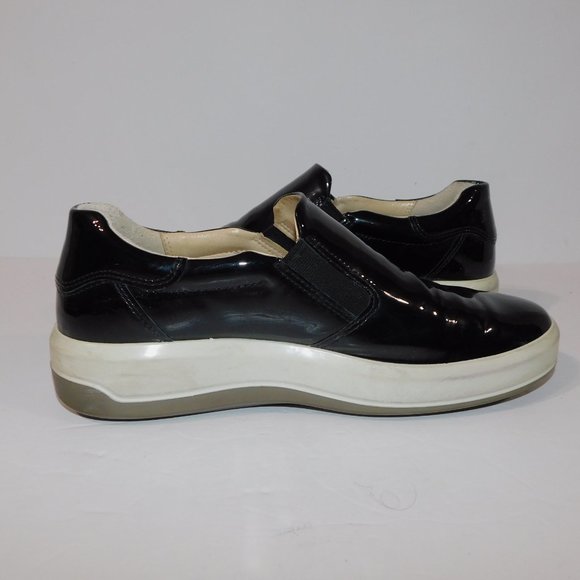 Ecco Women’s Soft 41 Black Patent Leather Slip on Sneaker - Picture 8 of 9
